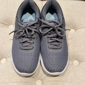 Woman’s Nike Sneaker